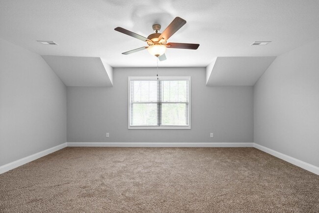 Building Photo - Modern 6-Bedroom Home with Open Layout & S...