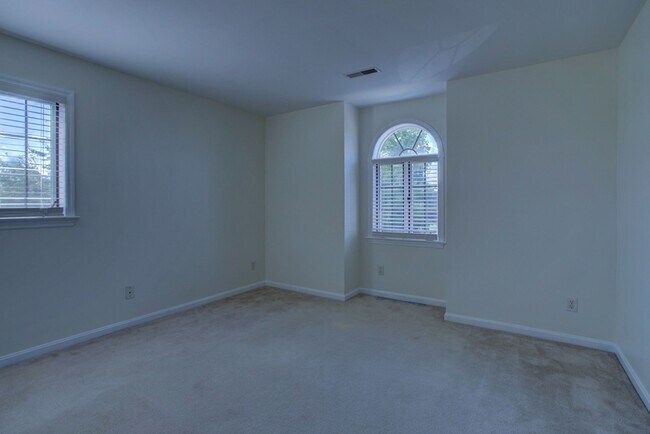 Building Photo - 103 Black Oak Dr