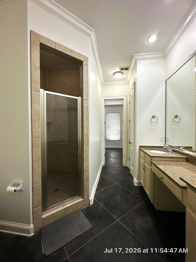Building Photo - Gorgeous 4 Bedroom Home A Must See