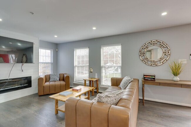 Building Photo - 3102 Hillside Ave