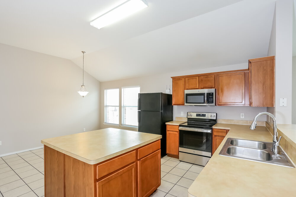 Building Photo - 5768 Goldfinch Way