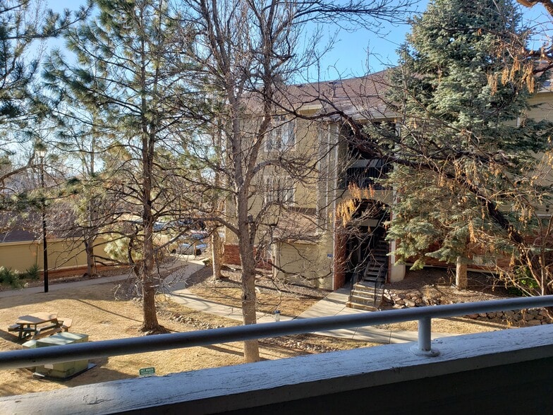 View to the quiet common grounds - 8378 S Upham Way