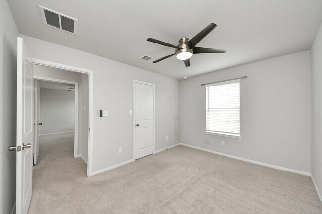 Building Photo - 2931 Palm Oaks Trail