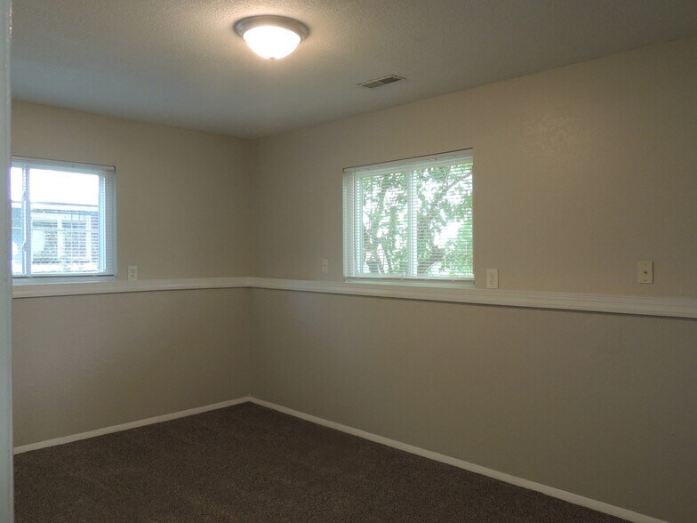 Building Photo - 2664 Bahamas Way