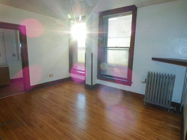 Building Photo - 15 E Main St