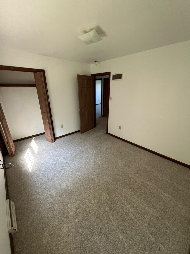 Building Photo - 4 BR 2 1/2 BA Single Family Home Birdsboro