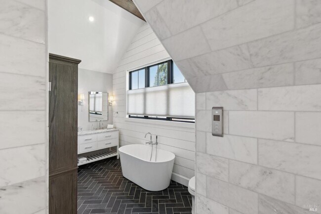 Building Photo - 1810 Quail Ct