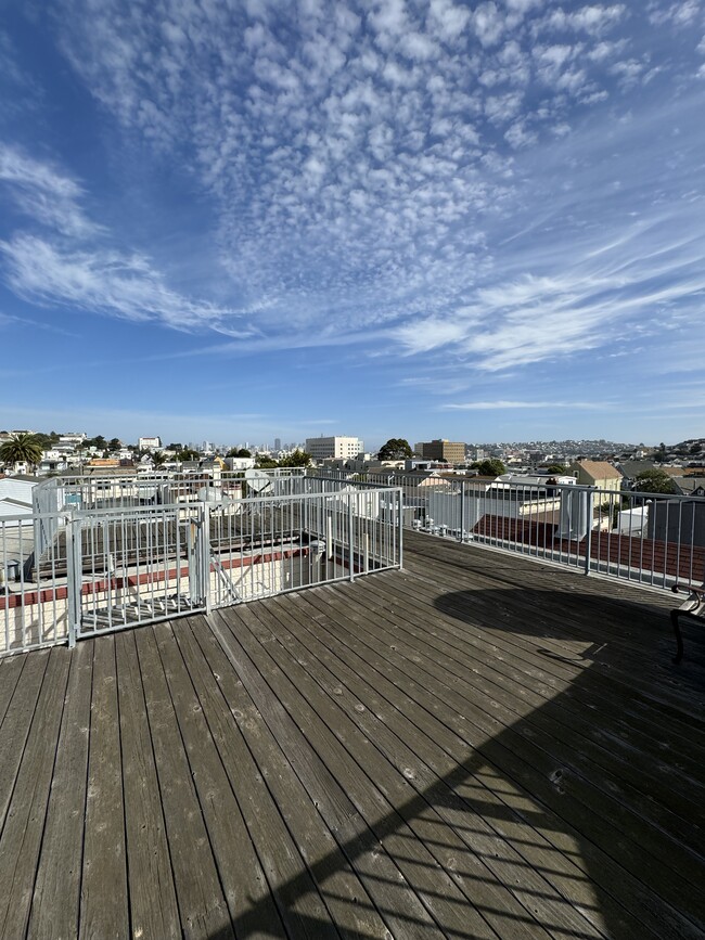 Building Photo - 166 29th St