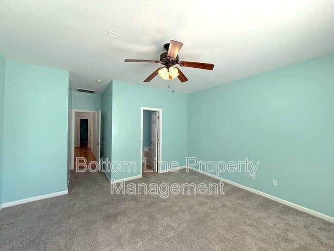 Building Photo - 10226 Highland Creek Cir