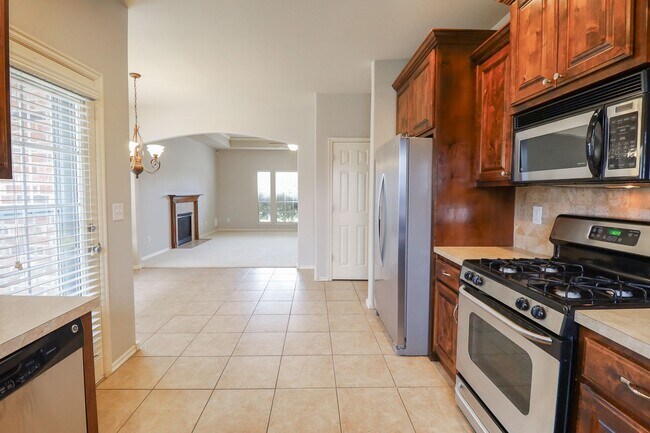 Building Photo - 3 bed | 2 bath in New Tulsa!