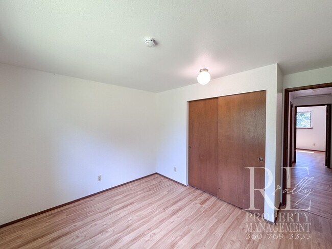 Building Photo - Spacious Poulsbo Home with Large Basement, Fenced Yard & Garden Space