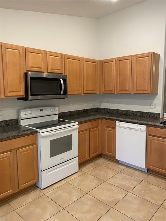 Building Photo - 6 Wood Amber Ln