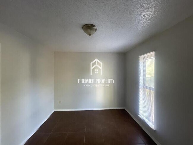 Building Photo - 2225 Eveningview - HALF OFF FIRST MONTH'S ...