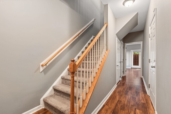 Building Photo - Stunning 3 Story Townhome in South Durham!