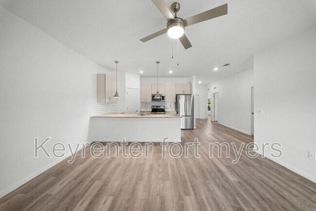 Building Photo - 26483 Sandhill Blvd