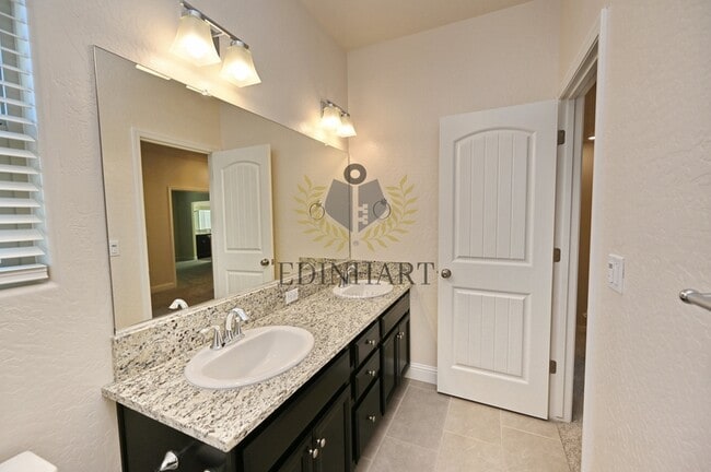 Building Photo - 645 Blue Oak Lane W