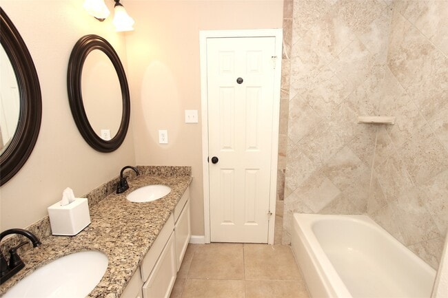 Building Photo - 2731 Colony Dr