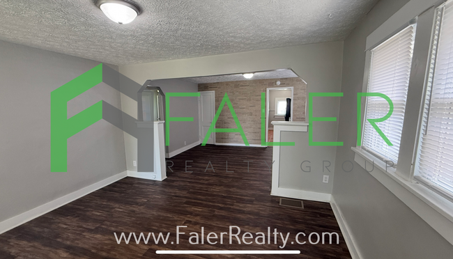 Building Photo - Charming 2-Bedroom Home