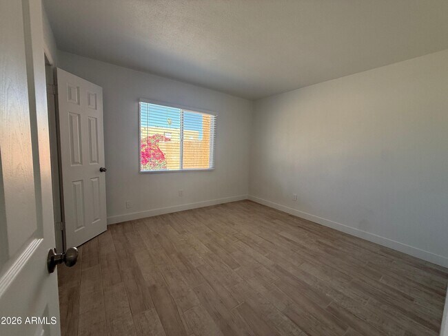 Building Photo - 4035 S 45th Pl