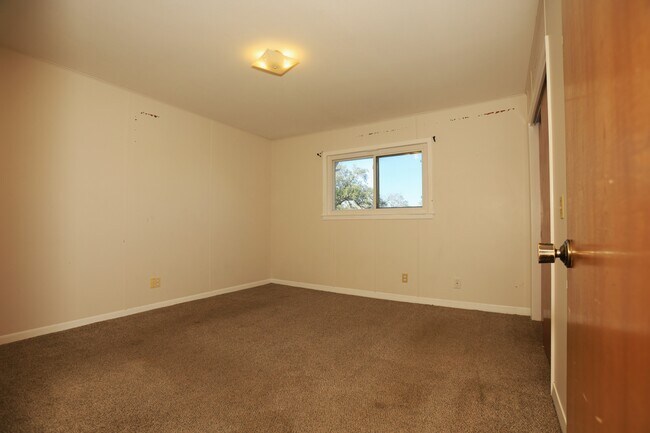 Building Photo - 113 Old Angleton Rd