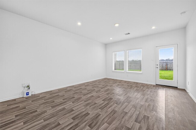 Building Photo - 24206 Foxdale Bay Ct