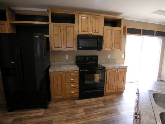 Building Photo - 3bd/2 bath mobile home available 10/10