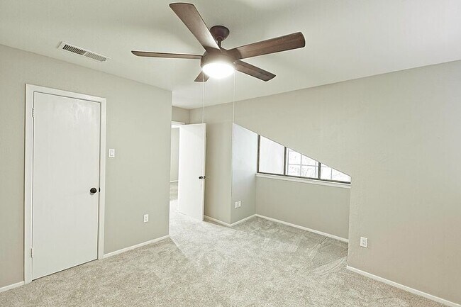 Building Photo - 889 Dublin Dr