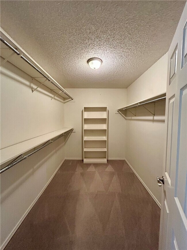 Building Photo - 1826 N Glenbrook Pl