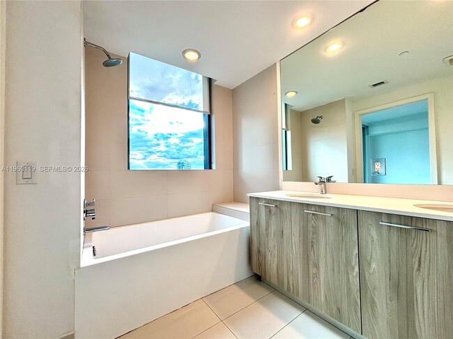 Building Photo - 501 NE 31st St