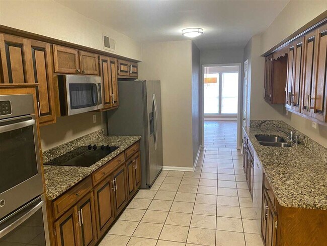 Building Photo - 8817 Tottenham Cove