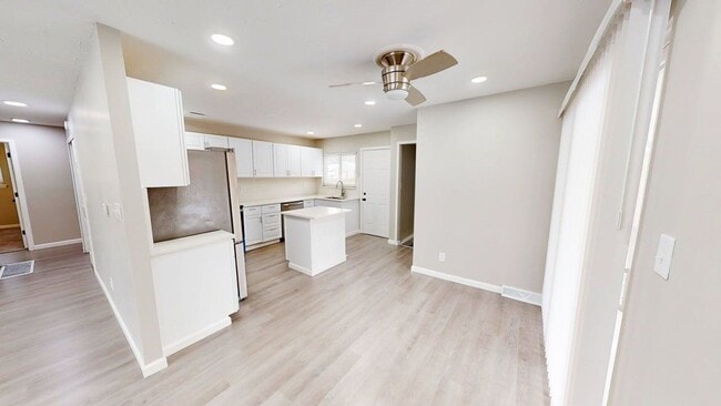 Building Photo - 769 Kettering Rd