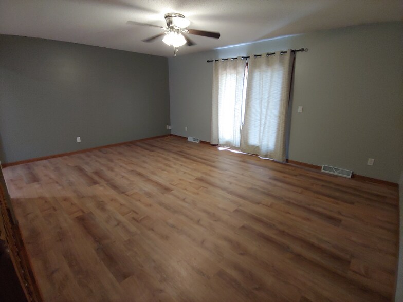 Building Photo - 3520 Sunny Hill Dr