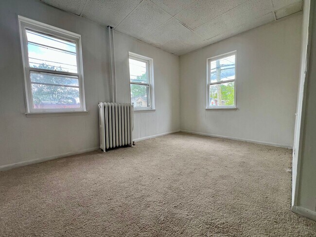 Building Photo - 1001 Clifton Ave