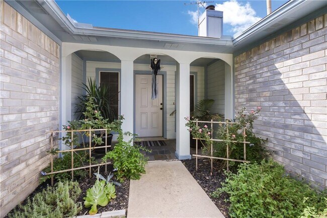 Building Photo - 1252 Lacey Oak Loop