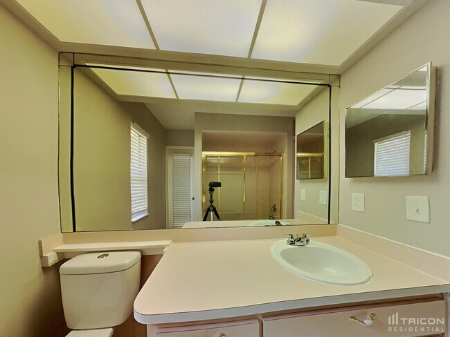 Building Photo - 5913 Fall River Dr