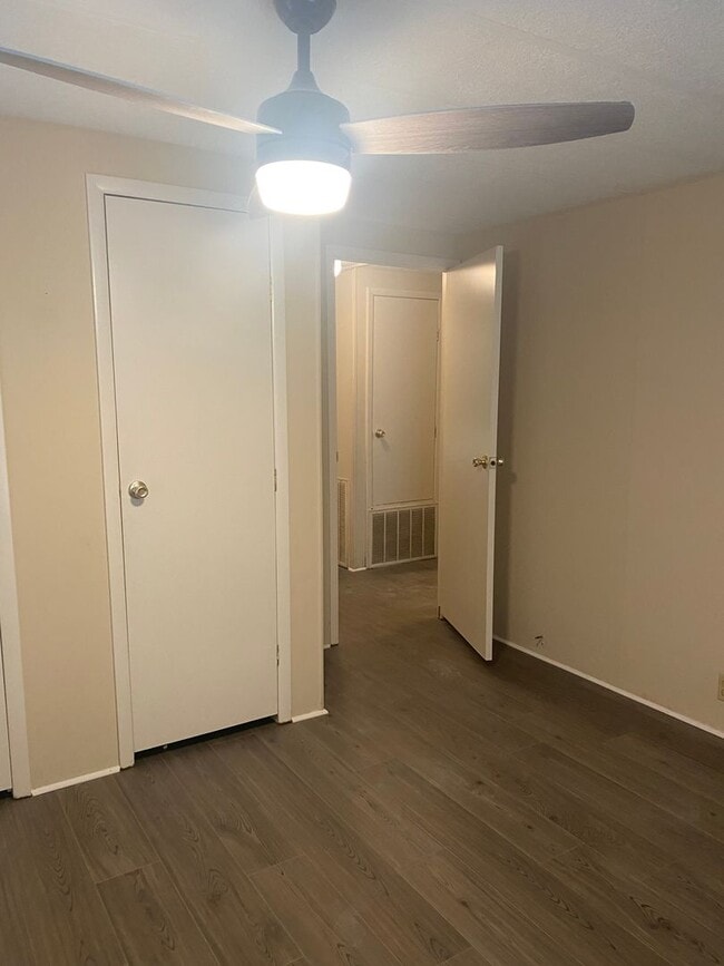 Building Photo - Waterfront 3 bedroom 2 bath