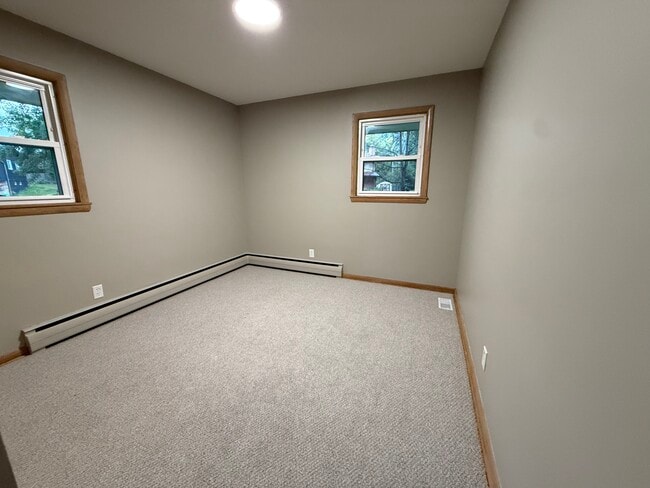 Building Photo - 7036 Willow Ln