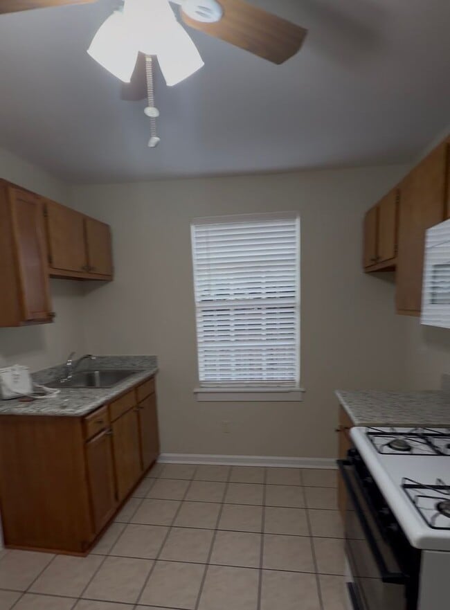 Building Photo - Check Out 515 Cadiz Street