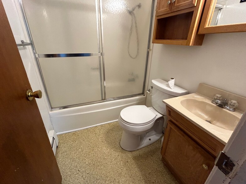 Building Photo - 612 E 3rd St