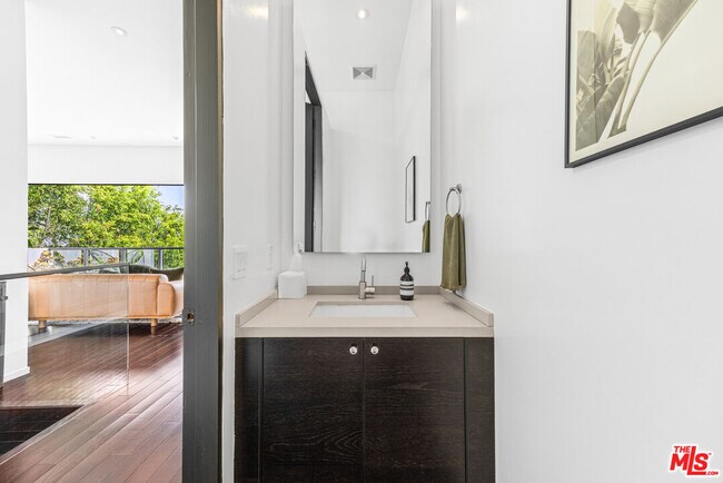 Building Photo - 2300 Ronda Vista Dr