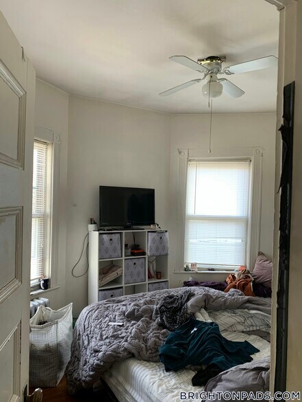 Building Photo - 140 Brooks St