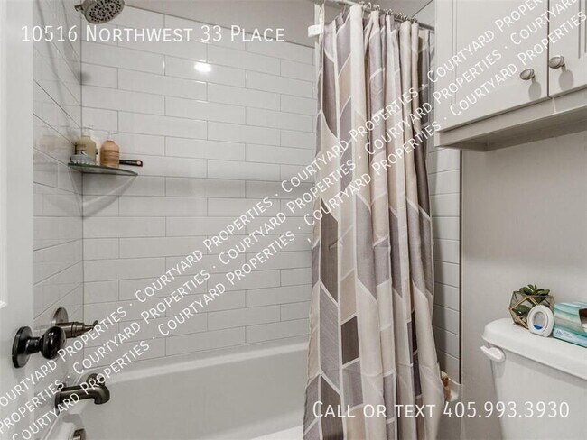 Building Photo - 10516 NW 33rd Pl