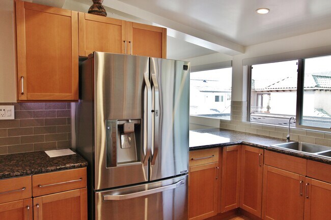 Building Photo - 7328 VISTA DEL MAR Ln