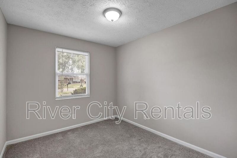 Building Photo - 743 Trambley Dr E