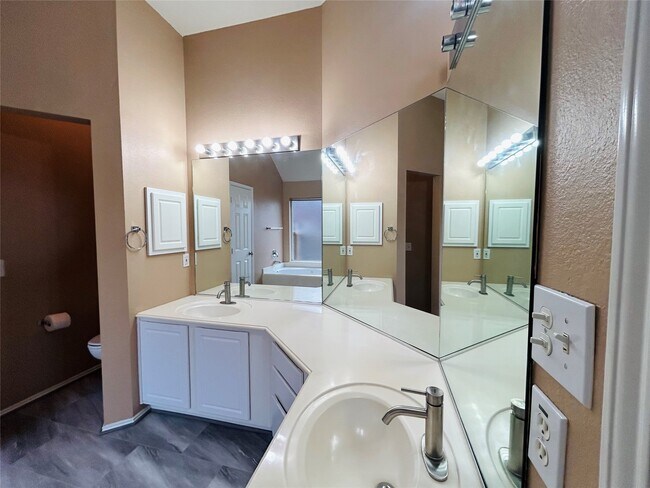 Building Photo - 5018 Rocky Manor Ln