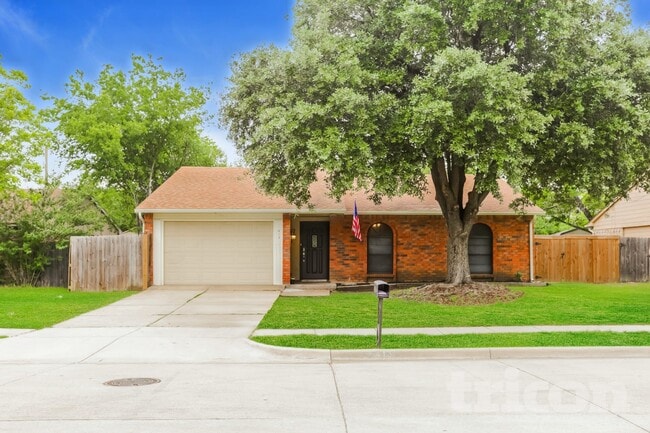 Building Photo - 413 S Willow St