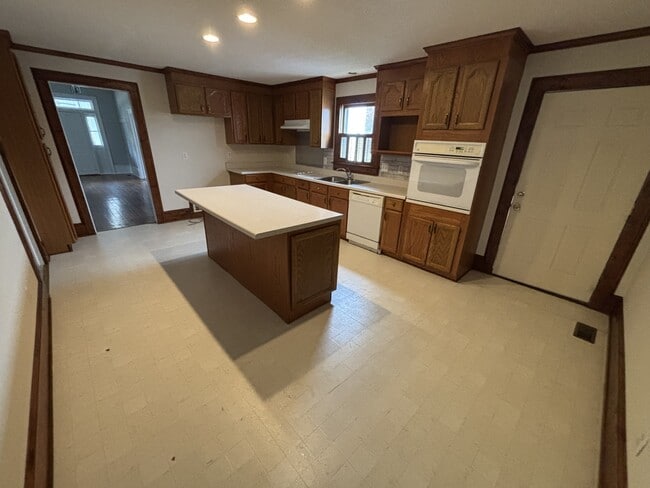 Building Photo - 800 Lennie Ln