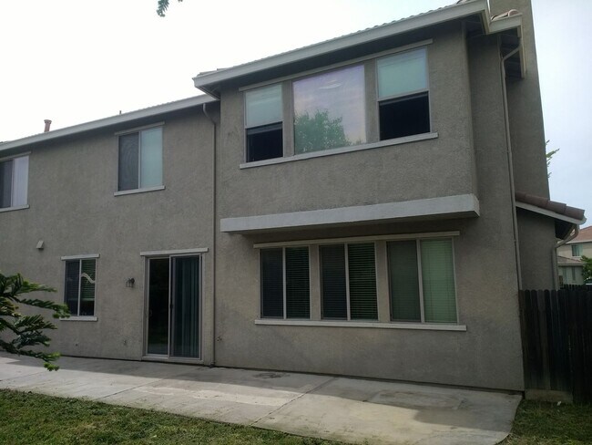 Building Photo - Excellent Elk Grove Location, Spacious 4 bedroom home with office, sitting parlor, and large kitchen