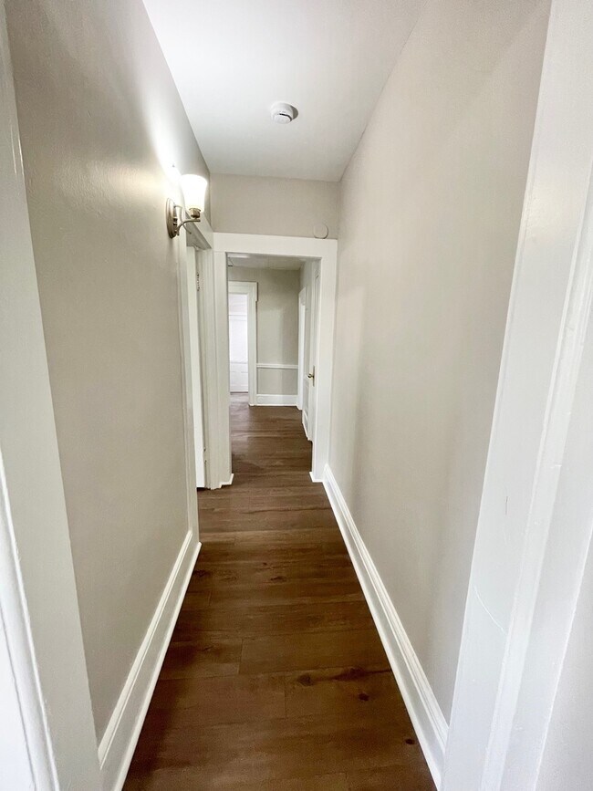 Building Photo - 404 Mountain St