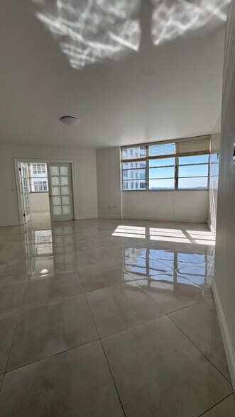 Building Photo - 825 Brickell Bay Dr